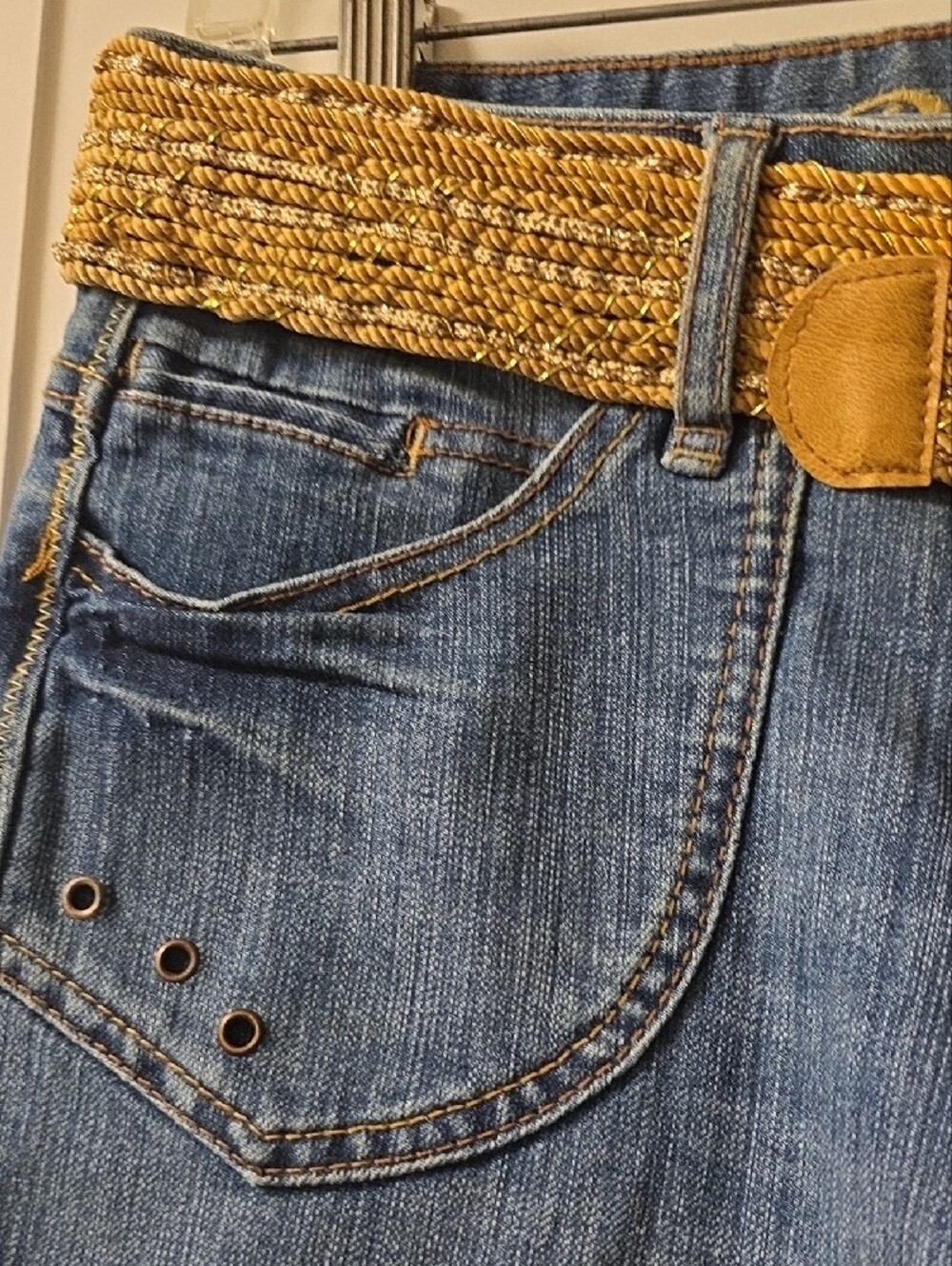 d. jeans Medium Blue Cropped Jeans with Woven Tan Belt Size 8 - Picture 3 of 8